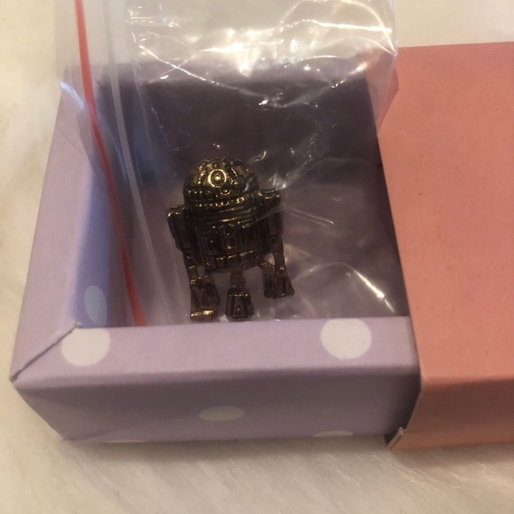 Lapel Pin For Men R2-D2 Badge Gold Brooch - Picture 3 of 3